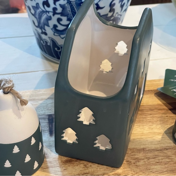 - NWT Ceramic Dark Green Tree House & 2 ceramic tree bells - Picture 2 of 11